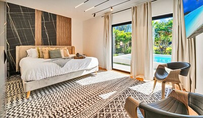 Exclusive Lakefront Villa/BBQ & Pool-Spa Ambiance