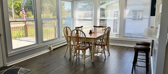 Charming Retreat on Bass Lake five minutes from Lake Michigan and Winery