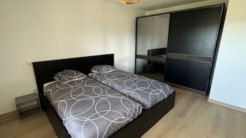 2 quartos, ferros/tábuas de passar roupa, Wi-Fi, roupa de cama