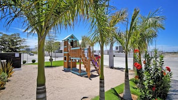 Área de juegos infantiles al aire libre