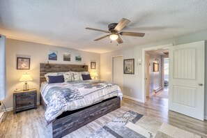 4 bedrooms, iron/ironing board, WiFi, bed sheets
