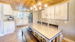 Dining - Luxury at Sugar Ski - Extremely close to Slopes, Golf, Tubing, and Ice Skating (Sugar Mountain)