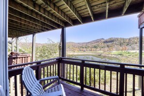 Property grounds - NEW Luxury at Sugar Ski - Extremely close to Slopes, Tubing, and Ice Skating (Sugar Mountain)