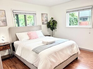 4 slaapkamers, een strijkplank/strijkijzer, wifi