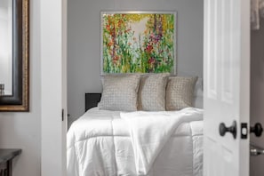 1 chambre, bureau, fer et planche à repasser, accès au Wi-Fi (inclus)