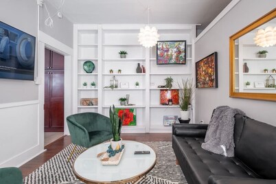 Walkable Historic Home (FREE Bikes to use)