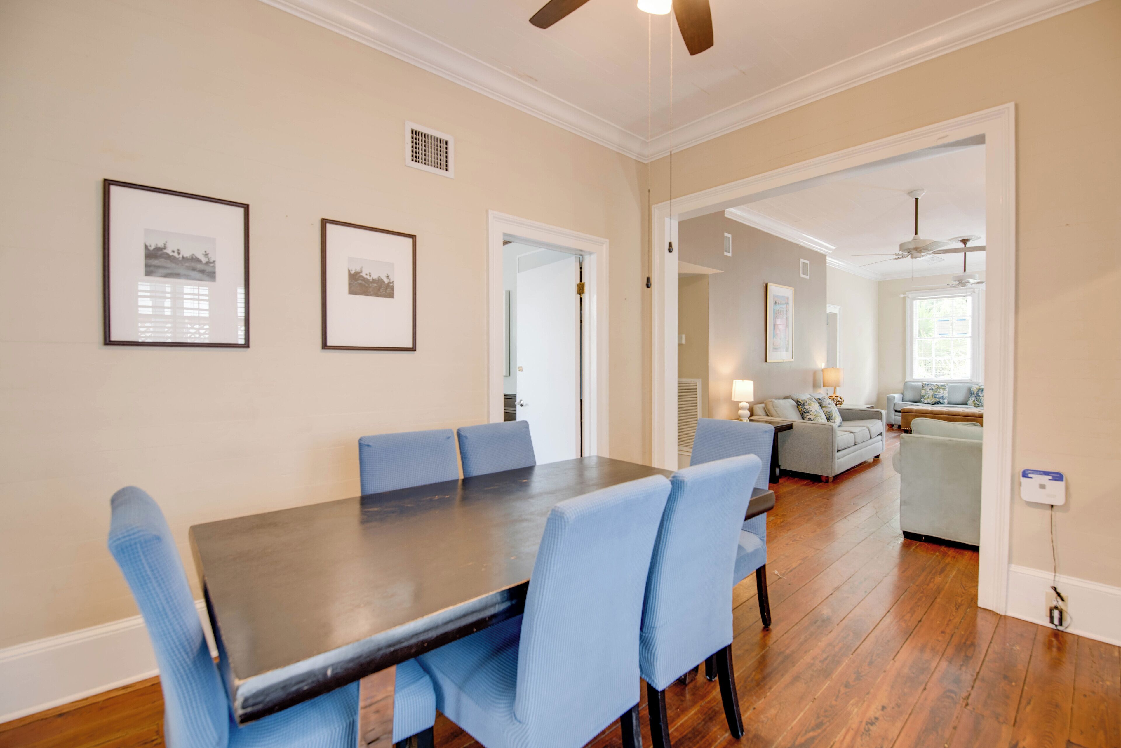 Sweet Caroline - Two Bedroom Spacious Apartment | Dining room