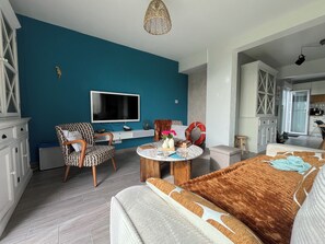 TV, books, stereo - House on the seafront (160m) and GR34, peaceful setting for weekends and vacations. (Guissény)