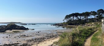 House on the seafront (160m) and GR34, peaceful setting for weekends and vacations.
