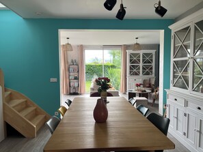 Dining - House on the seafront (160m) and GR34, peaceful setting for weekends and vacations. (Guissény)