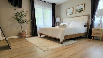 3 bedrooms, iron/ironing board, WiFi, bed sheets