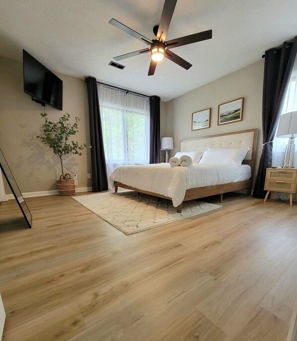 3 slaapkamers, een strijkplank/strijkijzer, wifi, beddengoed