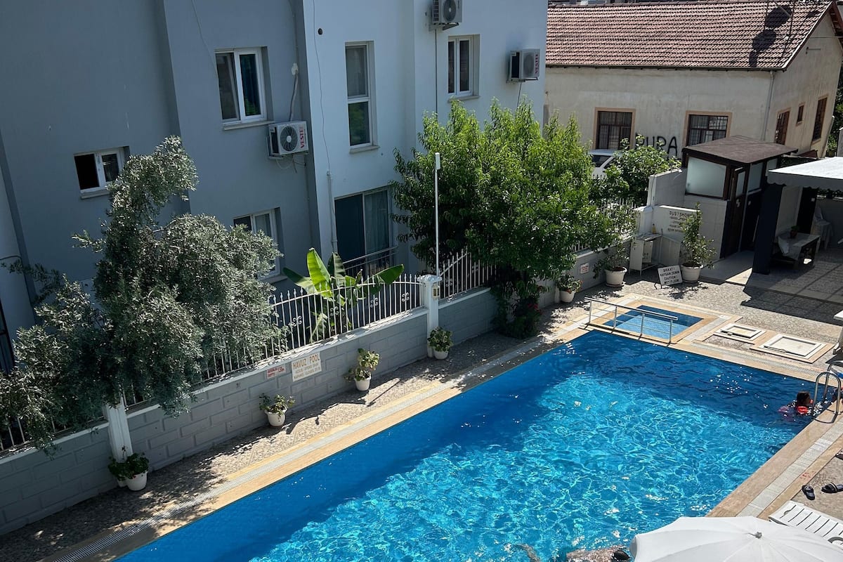 City Apartment, Multiple Beds, Non Smoking, Pool View | 3 bedrooms, in-room safe, laptop workspace, soundproofing