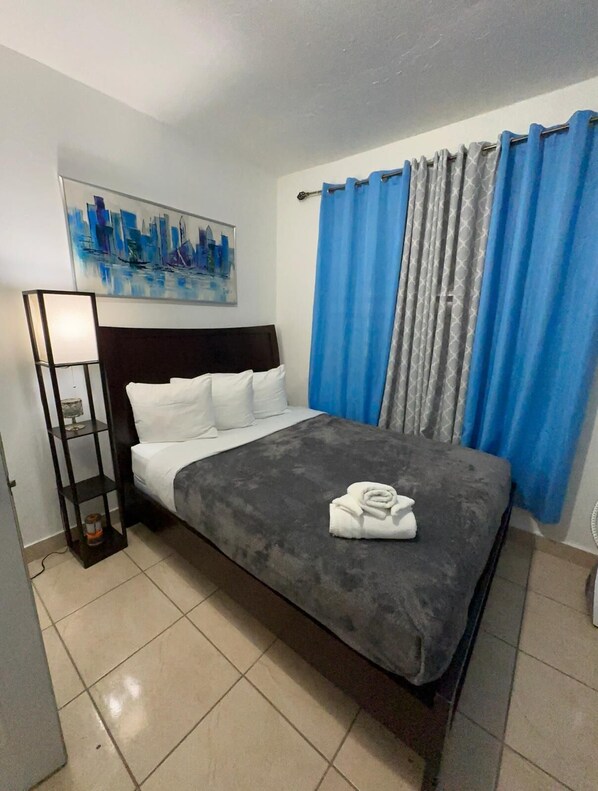 1 chambre, fer et planche à repasser, Wi-Fi, draps fournis