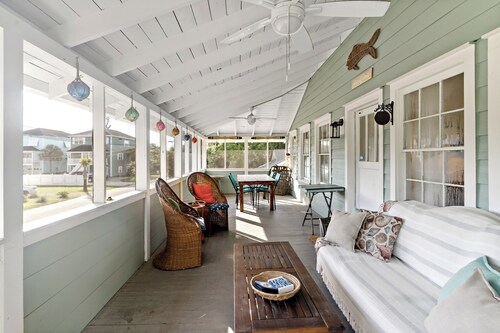 Your Ultimate Coastal Retreat! 5 bedroom, 4 bathroom home in Murrells Inlet, SC!