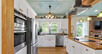 Your Ultimate Coastal Retreat! 5 bedroom, 4 bathroom home in Murrells Inlet, SC!