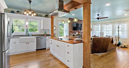 Your Ultimate Coastal Retreat! 5 bedroom, 4 bathroom home in Murrells Inlet, SC!