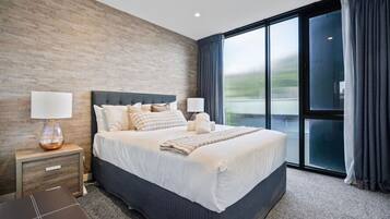 3 bedrooms, desk, iron/ironing board, WiFi