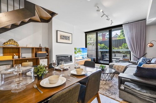 Chic Townhouse in South Yarra
