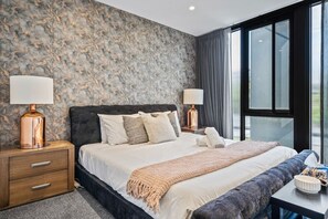 3 habitaciones, escritorio, tabla de planchar con plancha y wifi 