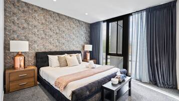 3 bedrooms, desk, iron/ironing board, WiFi