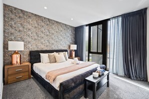 3 bedrooms, desk, iron/ironing board, WiFi