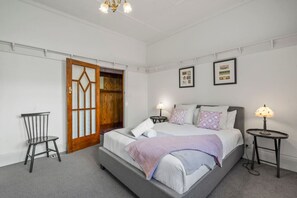 3 bedrooms, desk, iron/ironing board, WiFi