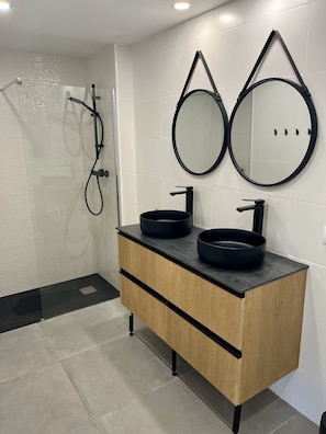 Apartamento, 3 quartos, acessível, vista para o jardim | Banheiro