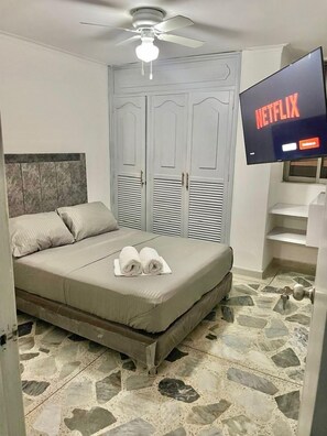 4 bedrooms, iron/ironing board, WiFi, bed sheets
