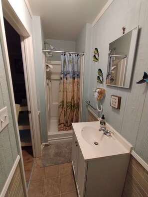 Hårtørrer, håndklæder, Sæbe, Toiletpapir