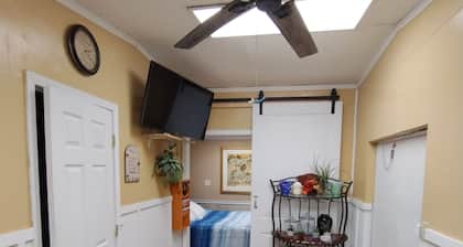 Charming villa in Pensacola with WiFi and AC. Secluded and private.