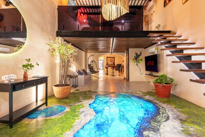 Avitia House, Downtown with Pool. AC throughout the house.