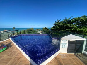 2 piscines extérieures