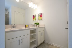 Hårføner og håndklær