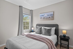 3 habitaciones, tabla de planchar con plancha, wifi y ropa de cama