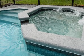 UppvÀrmd pool