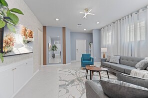 Smart TV - Last Minute Disney! Private Pool, Hot Tub, Game Room & Themed Bedrooms. Book Now! #125733 (Orlando)