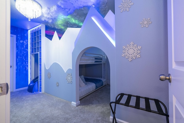 9 habitaciones, tabla de planchar con plancha, wifi y ropa de cama 