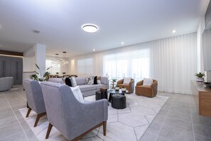 Smart TV, table football, ping pong - Last Minute Disney! Private Pool, Game Room & Themed Bedrooms. Book Now! #125777 (Orlando)