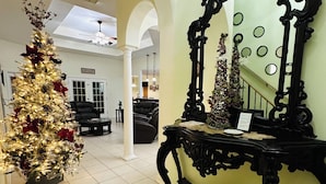 Interior - Casa Colibrí
UltraWIFI, HOTTUB, POOL, PLAYPEN, 2KING BEDS, MULTI FAMILY FRIENDLY (Harlingen)