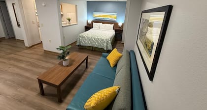 NEWLY RENOVATED- Long Term Stay.