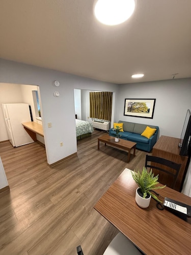 NEWLY RENOVATED- Long Term Stay.