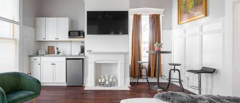 1 chambre, bureau, fer et planche à repasser, Wi-Fi gratuit