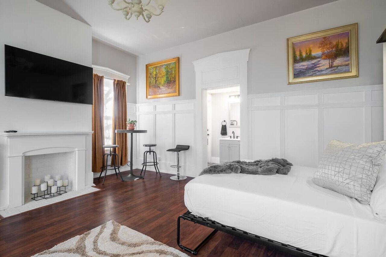 1 室のベッドルーム、デスク、アイロン / アイロン台、WiFi (無料)
