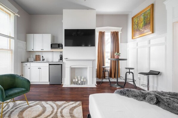 1 habitación, escritorio, tabla de planchar con plancha y wifi gratis 