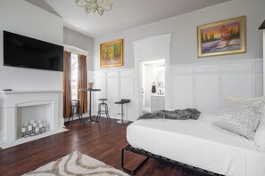 1 habitación, escritorio, tabla de planchar con plancha y wifi gratis 