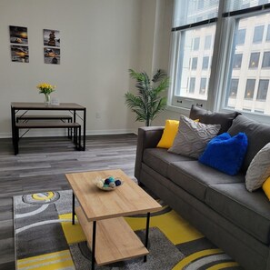 テレビ、テーブルサッカー台、卓球台