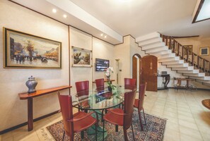 Dining - Elegant Villa with Garden between Catania and Etna (Tremestieri Etneo)