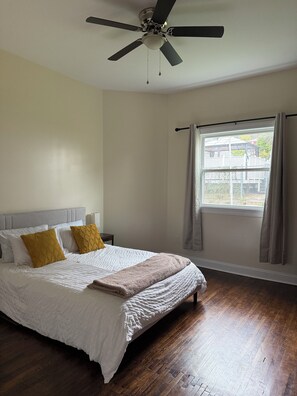 2 bedrooms, iron/ironing board, free WiFi, bed sheets