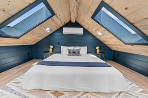 2 bedrooms, desk, laptop workspace, free WiFi